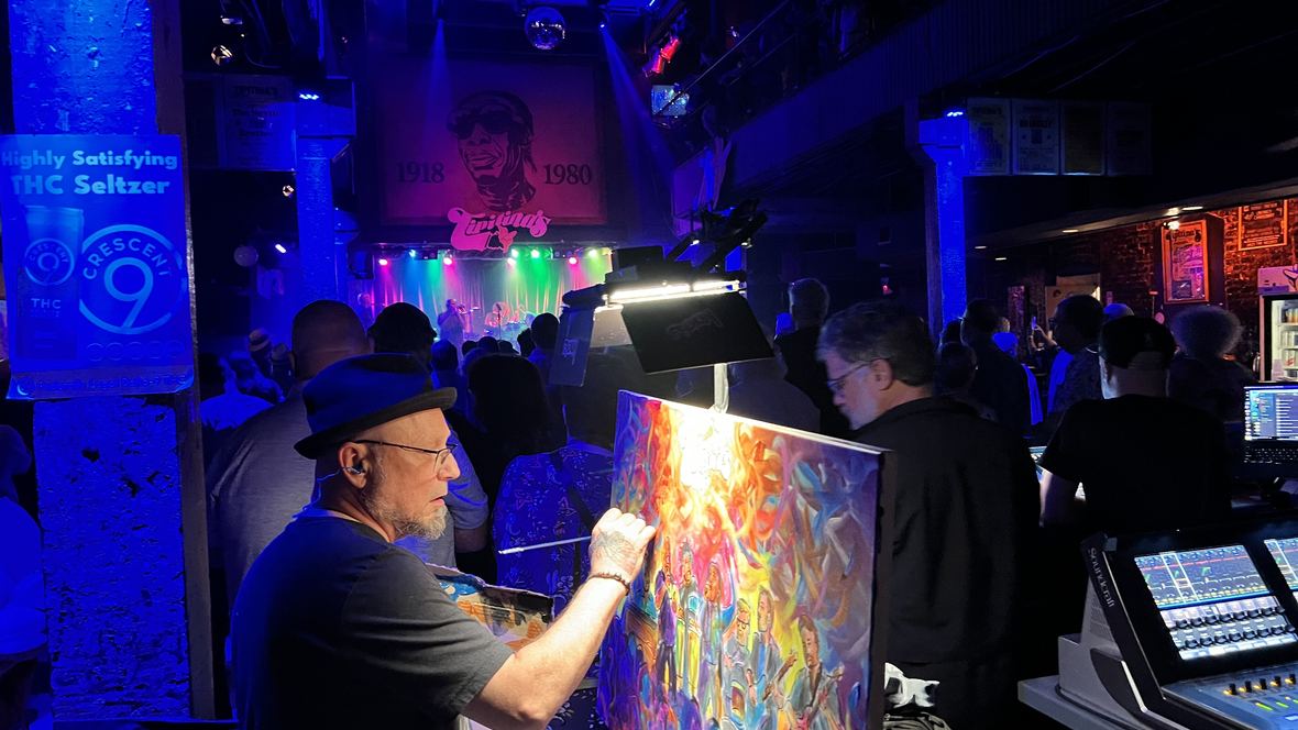 Frenchy painting live at a concert